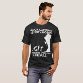 登山おもしろいゾンビエスケープロッククライマー Tシャツ (正面フル)