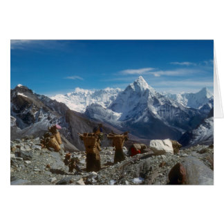 登山の負荷を運んでいるSherpanis