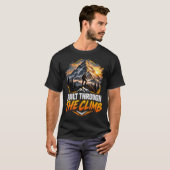 登山デザイン: 挑戦を乗り越えて築き上げる Tシャツ (正面フル)