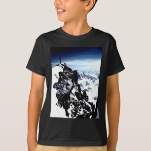 登山家達成雪の冬 Tシャツ