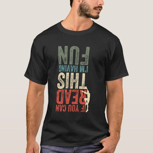 登山登山おもしろい者のための岩の付いた贈り物 Tシャツ (正面)