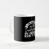 登山 – 疑わしいとき走に出る コーヒーマグカップ (正面左)