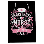 登録ナースEst 2025看護学生 ミディアムペーパーバッグ (正面)