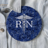 登録ナースRN Caduceus on Navy Blue迷彩柄 缶バッジ (インサイチュ)