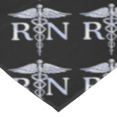 登録ナースRN Caduceus Snes on Black Decor テーブルクロス (アングル)