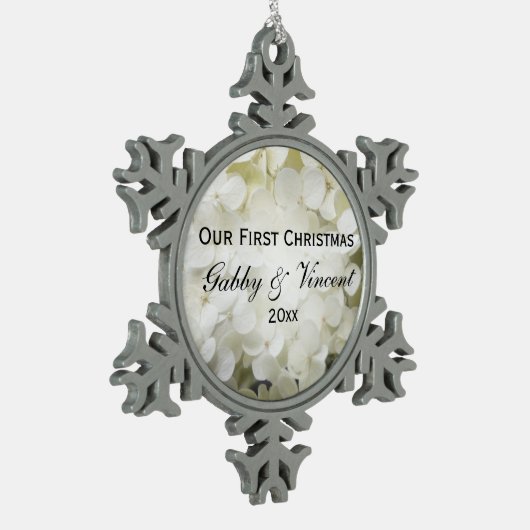 白あじさい花初めてのクリスマス結婚ズ スノーフレークピューターオーナメント (左)