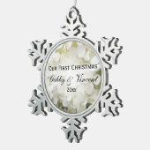 白あじさい花初めてのクリスマス結婚ズ スノーフレークピューターオーナメント (右)
