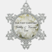 白あじさい花初めてのクリスマス結婚ズ スノーフレークピューターオーナメント (正面)