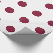 白いおよびあずき色の水玉模様の包装紙 ラッピングペーパー (角)