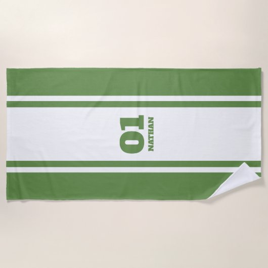 白いおよび緑のスポーツストライプな名前及び数 ビーチタオル (正面)