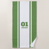 白いおよび緑のスポーツストライプな名前及び数 ビーチタオル (正面)