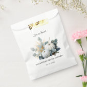 白いかぼちゃとユーカリのグリーン ブライダルシャワーのお祝い フェイバーバッグ (封をした状態)