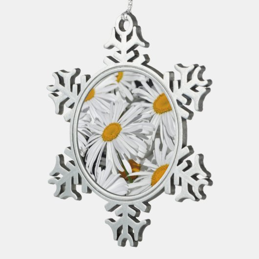 白いかわいらしデイジーのクリスマス装飾 スノーフレークピューターオーナメント (右)