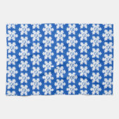 白いきらめく雪片の青い背景 キッチンタオル (横)