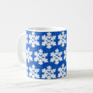 白いきらめく雪片の青い背景 コーヒーマグカップ