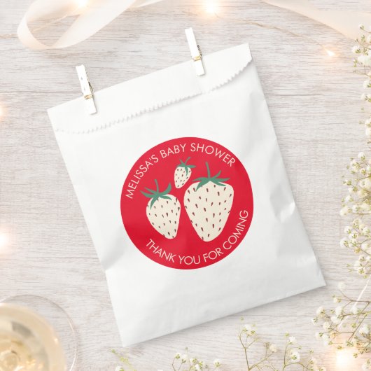 白いちごキュートなパイナップリーベビーシャワーカスタム フェイバーバッグ (クリップ留めされた状態)