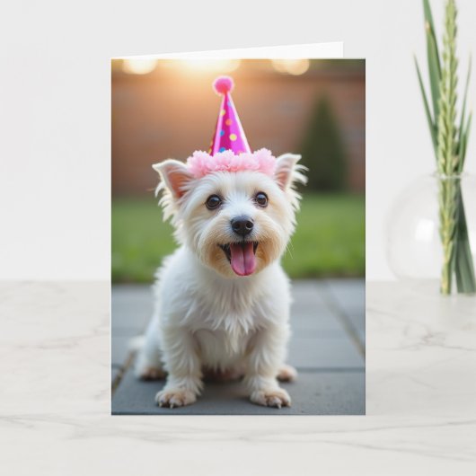 白いふわふわの犬の誕生日カード カード (正面)