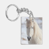 白いアイスランド馬のクローズアップ キーホルダー (正面左)