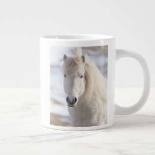 白いアイスランド馬のクローズアップ ジャンボコーヒーマグカップ