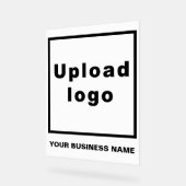 白いアクリルの看板に事業名とロゴ アクリルサイン (傾斜)