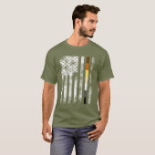 白いアメリカ国旗のクールなディストressed ベアプライド tシャツ (正面フル)