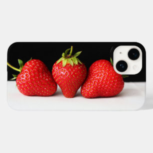 白いイファの上に黒のイチゴ Case-Mate iPhone 14ケース