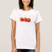 白いウィクnmの上の3つのイチゴ tシャツ (正面)