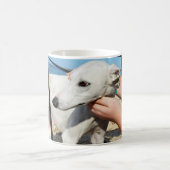 白いウィペット犬の寸法芸術 コーヒーマグカップ (中央)