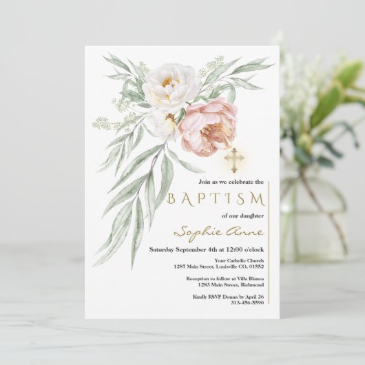 白いエレガントほこりっぽいバラフラワーブーケバプテスマ 招待状 (スタンド正面)