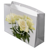 白いエレガントバラの花が灰色の上に写真 ラージペーパーバッグ (裏面アングル)
