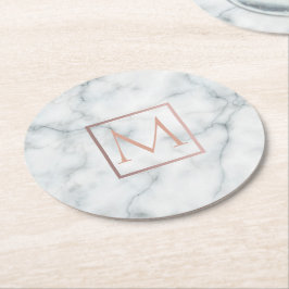 白いエレガント大理石の上にバラ金ゴールドモノグラム ラウンドペーパーコースター