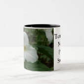 白いエンレイソウのコーヒー・マグ ツートーンマグカップ (中央)