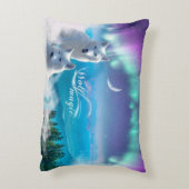 白いオオカミと北の光のペア アクセントクッション (裏面(縦))