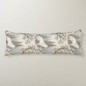 白いオオカミの穏やかな冬の森の風景 ボディピロー (正面)