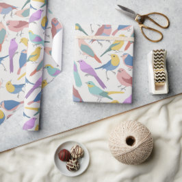 白いカラフル背景の赤ちゃんシャワーを持つ鳥 ラッピングペーパー