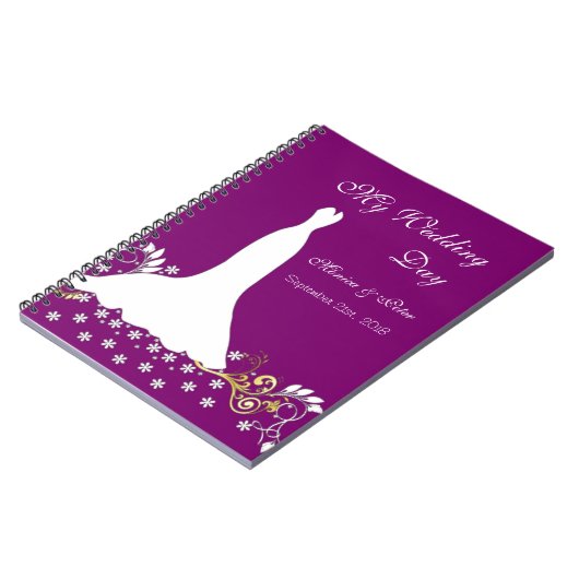 白いガウン、紫色の結婚式のノートの渦巻 ノートブック (左側)