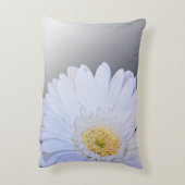 白いガーベラフラワー、カスタマイズ可能 アクセントクッション (裏面(縦))