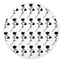 白いキャビネットのノブのカスタムで黒い花