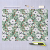 白いクリスマスの花と赤い果実のパターン 薄葉紙 (クラフト)