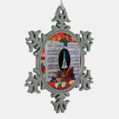 白いクリスマスオルゴールが閉まっている スノーフレークピューターオーナメント (左)