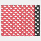 白いクリスマスツリーが並ぶ赤と黒 フリースブランケット (正面(横))