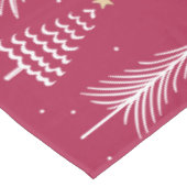 白いクリスマスツリーと赤 テーブルクロス (アングル)