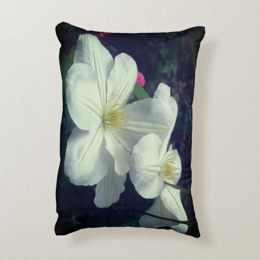白いクリマチスの花ペア アクセントクッション (裏面(縦))