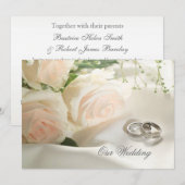 白いクリーム色のバラとリングの結婚式招待状 招待状 (正面/裏面)