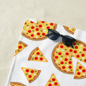 白いクールおもしろいのピザとスライスの模様 ビーチタオル (インサイチュ)