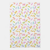 白いクール上におもしろいのマカロニカラフル模様 キッチンタオル (縦)