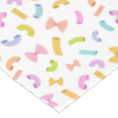 白いクール上におもしろいのマカロニカラフル模様 テーブルクロス (アングル)