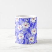白いケシの花の継ぎ目のない模様。ビューティフルハ コーヒーマグカップ (中央)