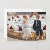 白いケーキに乗るかわいい新婦と新郎 案内ポストカード (正面/裏面)