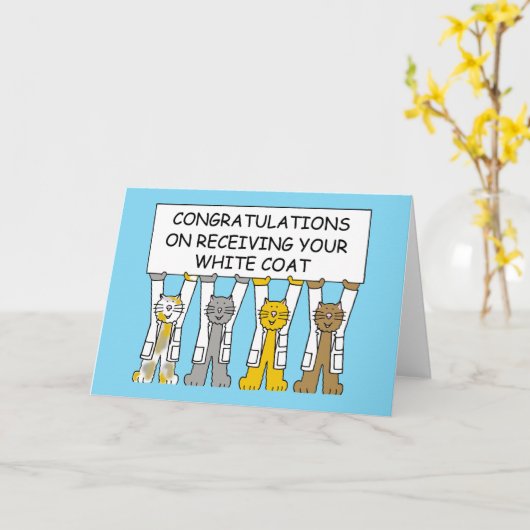 白いコートを受け取ったおめでとう カード (黄色い花)